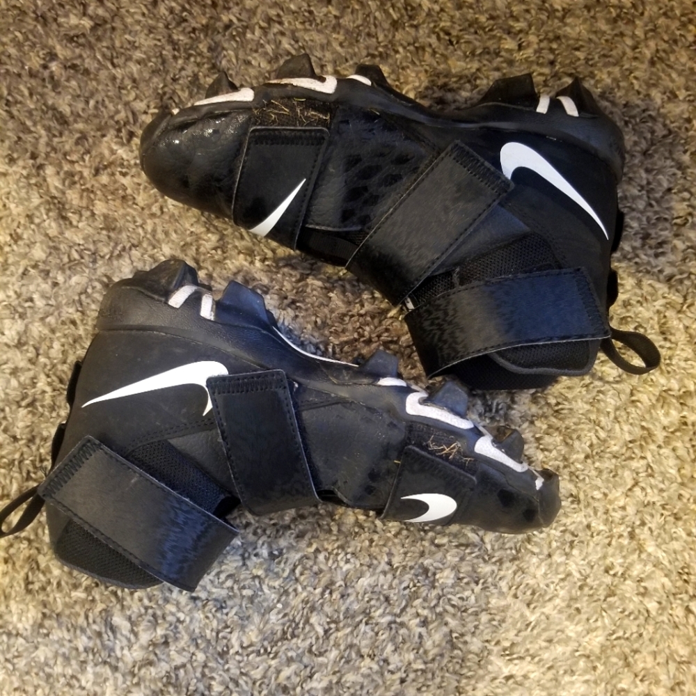 YOUTH NIKE Fast Flex Football Cleats size 3.5